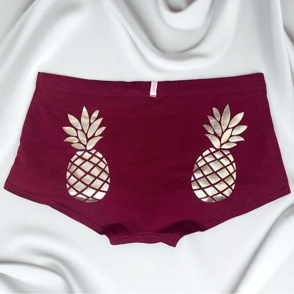 VS Pink Low Rise Boyshort Panty NWOT - Maroon/Gold (M) - Picture 1 of 6
